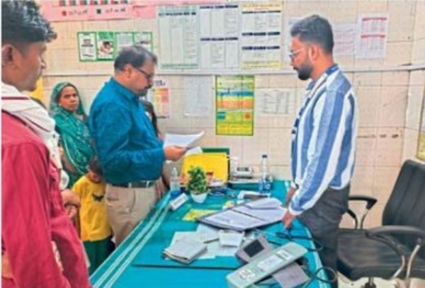 आरोग्य उपसंचालकांचे मेळघाटात दौरे आरोग्यकेंद्रांची तपासणी, १५ दिवसांत ३ वेळा भेटी आरोग्य उपसंचालकांचे मेळघाटात दौरे आरोग्यकेंद्रांची तपासणी, १५ दिवसांत ३ वेळा भेटी