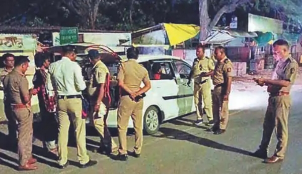 1071 वाहनांच्या तपासणीत 189 वाहनचालकांवर दंडात्मक कारवाई:धारणी पोलिसांनी पकडला गुटखा; 42 हजाराचा दंड वसूल 1071 वाहनांच्या तपासणीत 189 वाहनचालकांवर दंडात्मक कारवाई:धारणी पोलिसांनी पकडला गुटखा; 42 हजाराचा दंड वसूल