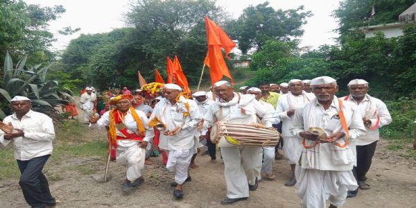 श्री संत तुकाविप्र महाराज मठ अंजनवती येथील दिंडीचे पंढरपूरकडे प्रस्थान