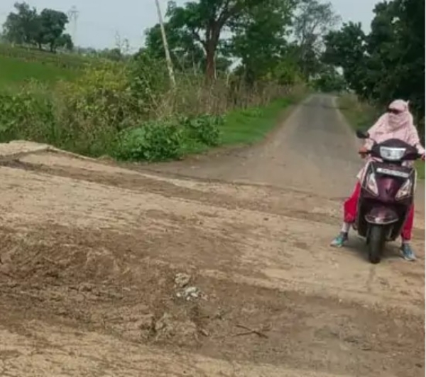 मार्डी-हिवरा बंधारा पुलाची दुरवस्था:दुरुस्ती न केल्यास शिवसेना उबाठाने दिला तीव्र आंदोलनाचा इशारा