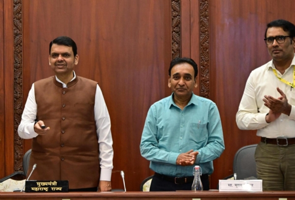 22 मिनी सेतू केंद्राचे लोकार्पण करतांना मुख्यमंत्री 22 मिनी सेतू केंद्राचे लोकार्पण करतांना मुख्यमंत्री