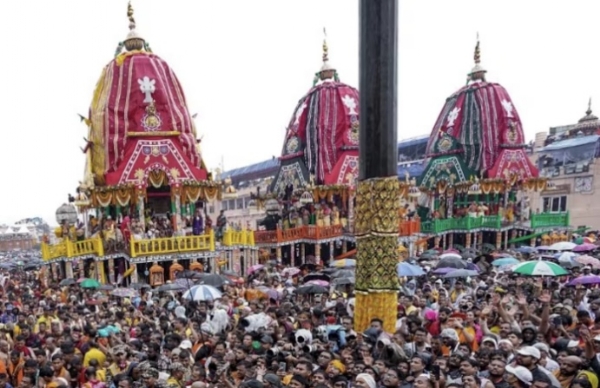 जगन्नाथ रथयात्रेदरम्यान प्रचंड गर्दीमुळे चेंगराचेंगरीसारखी परिस्थिती; एकाचा मृत्यू, अनेक जखमी जगन्नाथ रथयात्रेदरम्यान प्रचंड गर्दीमुळे चेंगराचेंगरीसारखी परिस्थिती; एकाचा मृत्यू, अनेक जखमी
