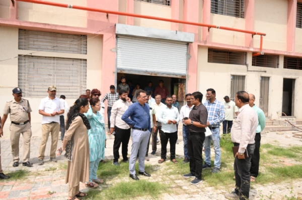 गाडगेनगर, नवसारी कचरा स्पॉट व स्पोर्ट्स कॉम्प्लेक्सची आयुक्त डॉ. मंगेश गोंदावले यांच्याकडून पाहणी गाडगेनगर, नवसारी कचरा स्पॉट व स्पोर्ट्स कॉम्प्लेक्सची आयुक्त डॉ. मंगेश गोंदावले यांच्याकडून पाहणी