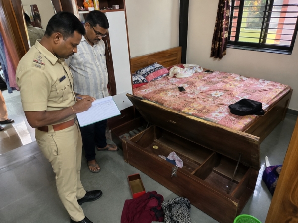 Mhasala Shaken! ₹6.23 Lakh Cash Stolen from House Mhasala Shaken! ₹6.23 Lakh Cash Stolen from House