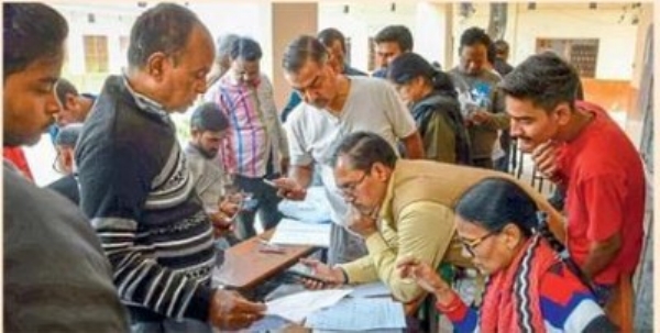 ‘एचएचएम’चे ५७५ कंत्राटी होणार नियमित; अधिसंख्य पदावर नेमणूक ‘एचएचएम’चे ५७५ कंत्राटी होणार नियमित; अधिसंख्य पदावर नेमणूक
