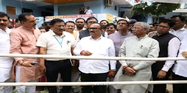 पालकमंत्री अतुल सावे यांनी विष्णुपुरी उड्डाणपुलाच्या घटनेची केली पाहणी