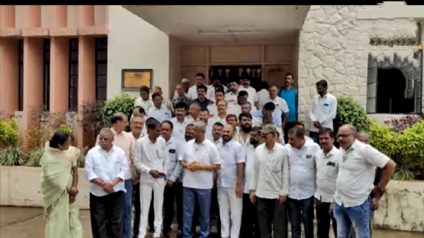 भाजपचा गोकुळ कार्यालयावर धडक मोर्चा भाजपचा गोकुळ कार्यालयावर धडक मोर्चा