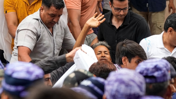 delhi police take sonam wangchuk hospital hunger strike delhi police take sonam wangchuk hospital hunger strike
