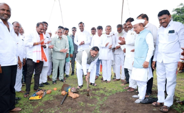 विकास कामांना प्रारंभ विकास कामांना प्रारंभ