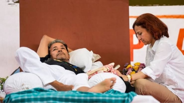 सफदरजंग रुग्णालयावर विश्वास नाही, वांगचुक यांच्या पत्नीची दिल्ली उच्च न्यायालयात धाव सफदरजंग रुग्णालयावर विश्वास नाही, वांगचुक यांच्या पत्नीची दिल्ली उच्च न्यायालयात धाव