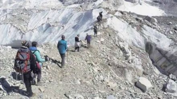 मुसळधार पावसामुळे कैलास मानसरोवर यात्रा मार्ग दुसऱ्या दिवशीही बंद; २०० हून अधिक प्रवासी अडकले मुसळधार पावसामुळे कैलास मानसरोवर यात्रा मार्ग दुसऱ्या दिवशीही बंद; २०० हून अधिक प्रवासी अडकले
