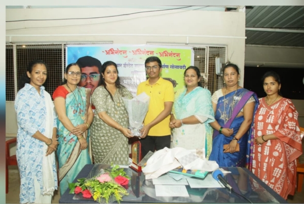 नीटमधील यशस्वी विद्यार्थी भावेश चव्हाणचा भाजपा पदाधिकाऱ्यांकडून गौरव नीटमधील यशस्वी विद्यार्थी भावेश चव्हाणचा भाजपा पदाधिकाऱ्यांकडून गौरव