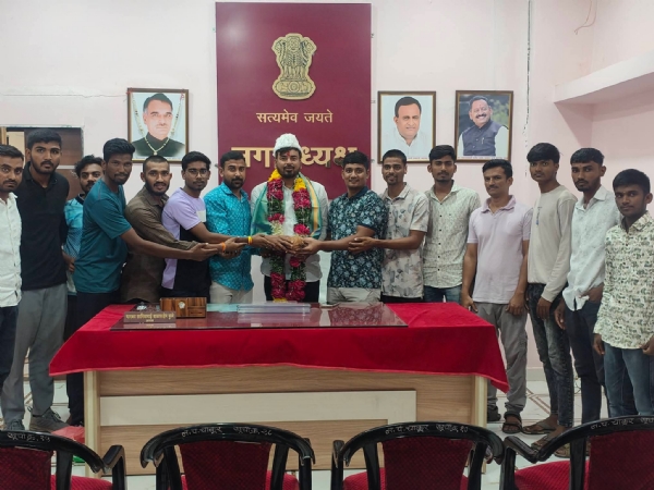 नवनियुक्त नगराध्यक्षांचा सत्कार नवनियुक्त नगराध्यक्षांचा सत्कार