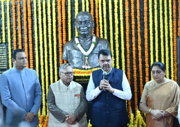 Unveiling Statue late Jawaharlal Darda