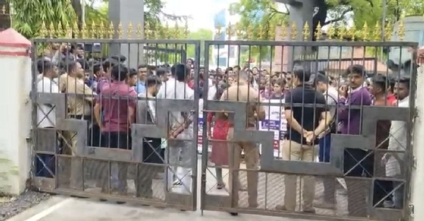 MPSC ऑनलाइन परीक्षेला विद्यार्थ्यांचा तीव्र विरोध; जिल्हाधिकारी कार्यालयावर भव्य मोर्चा
