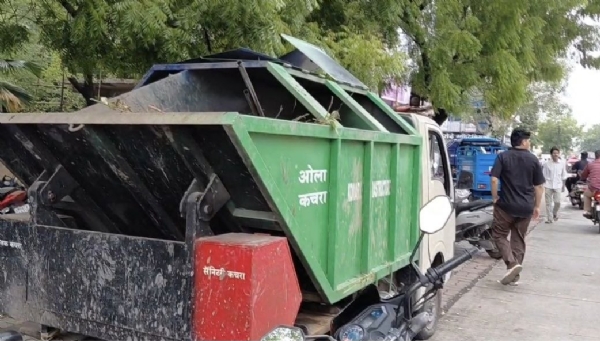 Two sanitation workers assaulted; workers stage a work stoppage demanding the arrest of the accused. Two sanitation workers assaulted; workers stage a work stoppage demanding the arrest of the accused.