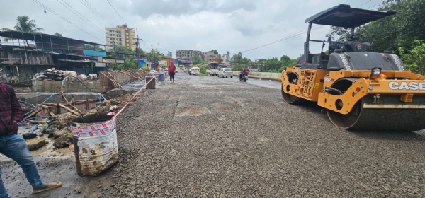 Construction of Mohachiwadi bridge completed; demand for action against encroachments on the highway. Construction of Mohachiwadi bridge completed; demand for action against encroachments on the highway.
