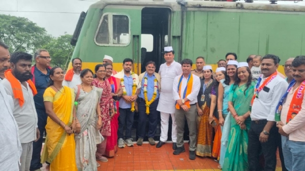 आज पहिली पंढरपूर एक्सप्रेस नया अमरावती रेल्वे स्थानकावरून रवाना आज पहिली पंढरपूर एक्सप्रेस नया अमरावती रेल्वे स्थानकावरून रवाना