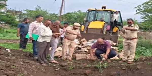 बीड - अवैध दारूच्या 243 गुन्ह्यांतील जप्त 7.83 लाखांचा मुद्देमाल नष्ट