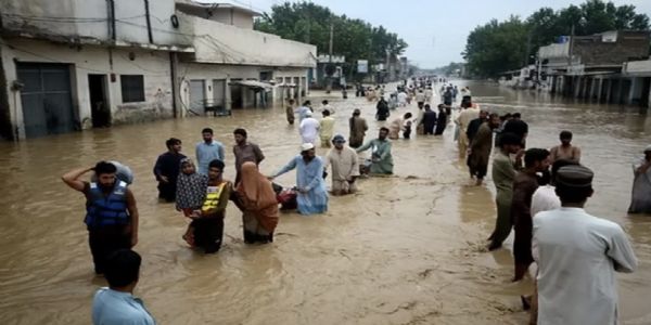 पाकिस्तानात मुसळधार पावसामुळे पूरस्थिती; 12 जणांचा मृत्यू, 18 जखमी
