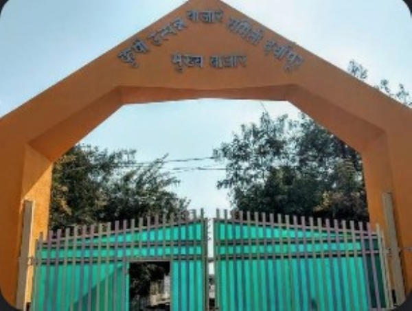 बाजार समितीच्या सभापतींविरोधात अविश्वास ठरावाची हालचाल बाजार समितीच्या सभापतींविरोधात अविश्वास ठरावाची हालचाल