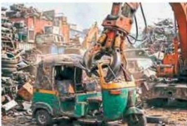 जुन्या ऑटोरिक्षांवर ‘स्क्रॅपिंग’ची कुऱ्हाड जुन्या ऑटोरिक्षांवर ‘स्क्रॅपिंग’ची कुऱ्हाड