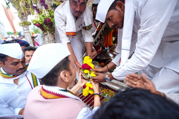 पादुका दर्शन