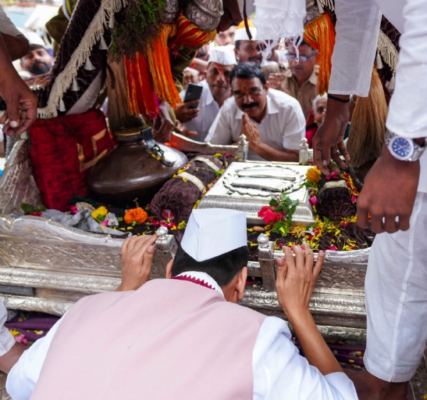 पादुका दर्शन