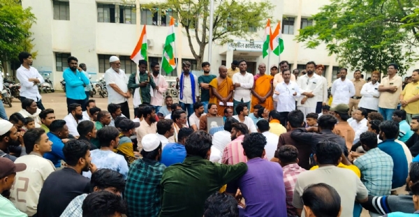 दिल्लीतील लाठीचार्जच्या निषेधार्थ जिंतूर बंद दिल्लीतील लाठीचार्जच्या निषेधार्थ जिंतूर बंद