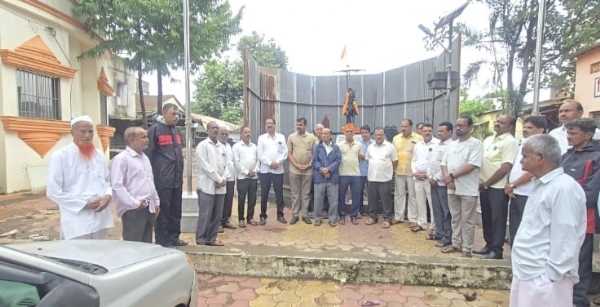 शिरोलीत सर्वपक्षीय निदर्शने