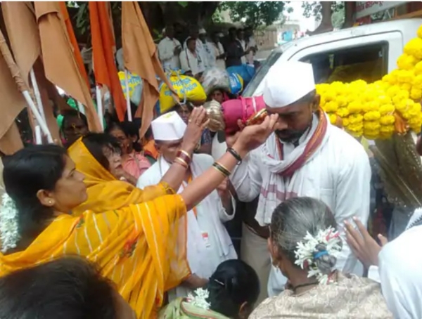 श्री पांडुरंगाच्या नगरीमध्ये पोहोचली रुक्मिणी माता:पंढरपूर येथील मठात मातेच्या पालखीचे स्वागत