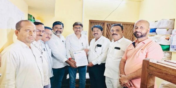 थकीत वेतन देयके तातडीने अदा करण्याची मागणी; बीडमध्ये वेतन पथकाला निवेदन