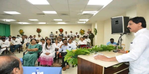 सेवाभाव, संवेदनशीलता आणि समाजाप्रती असलेली बांधिलकी हीच खरी लोकसेवा - महापौर राजूरकर