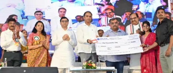 शासकीय महाआरोग्य शिबिराचे भाजपच्या मेळाव्यात रूपांतर:सत्तेचा गैरवापर झाल्याचा विरोधकांचा आरोप शासकीय महाआरोग्य शिबिराचे भाजपच्या मेळाव्यात रूपांतर:सत्तेचा गैरवापर झाल्याचा विरोधकांचा आरोप