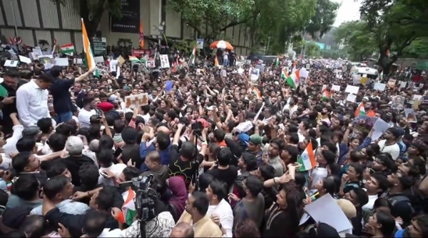 Youth Protest Shivaji Park Over Paper Leak Issue