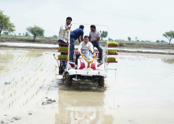 धान लागवड यंत्र आशिष जयस्वाल