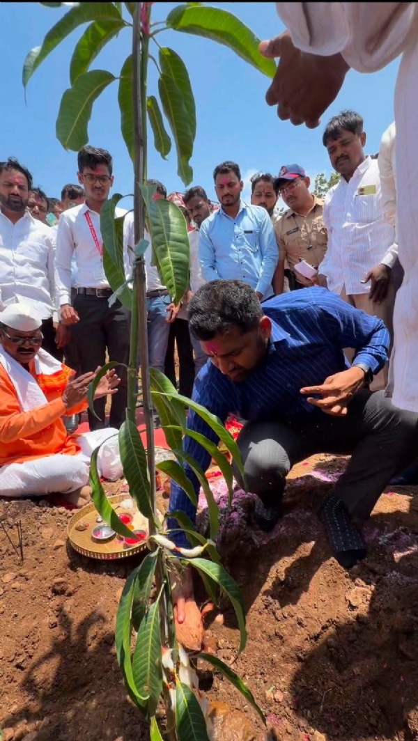जिल्हाधिकाऱ्यांचा संवाद जिल्हाधिकाऱ्यांचा संवाद