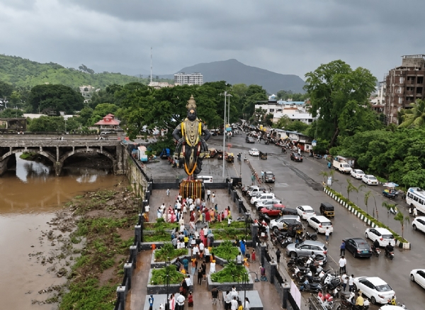 Karjat becomes immersed in devotion to Lord Vitthal; crowds of devotees flock to ‘Prati Pandharpur’.