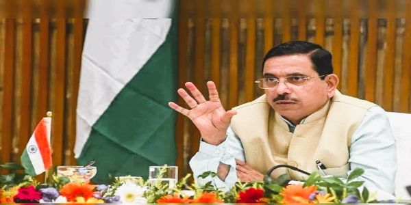 प्रह्लाद जोशींकडे शिक्षण मंत्रालयाचा अतिरिक्त कार्यभार