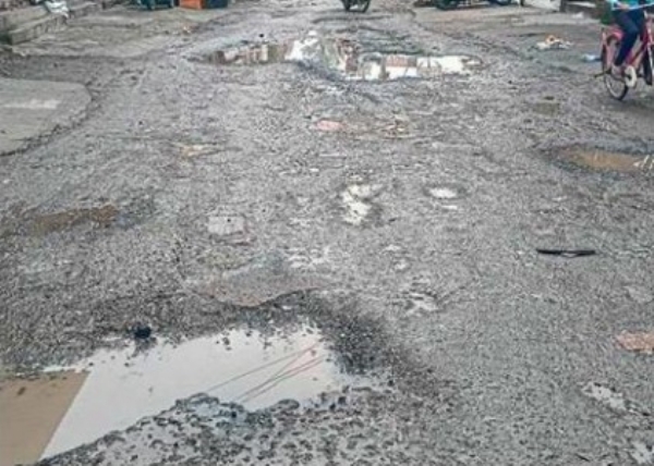 पावसाने अचलपूर-परतवाड्यातील मुख्य रस्ते झाले खड्डेमय