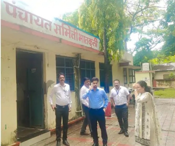 भातकुली पंचायत समितीची इमारत गळकी:सीईओ गांधींना आला अनुभव, नवीन दालनासाठी प्रस्ताव तयार करण्याचे निर्देश भातकुली पंचायत समितीची इमारत गळकी:सीईओ गांधींना आला अनुभव, नवीन दालनासाठी प्रस्ताव तयार करण्याचे निर्देश