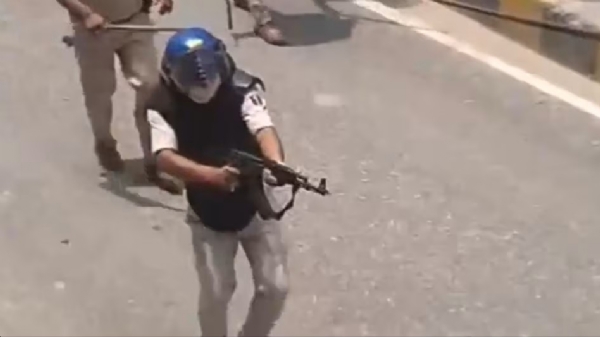 AK 47 COP SUSPENDED IN SIWAN