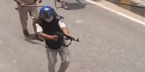 सीवान हिंसाचार : एके-47 मधून हवेत गोळीबार करणारा एसआयटी जवान निलंबित