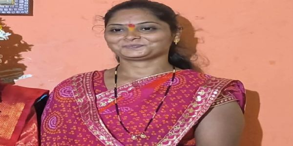 सोलापूरात धावत्या रेल्वेसमोर उडी मारून आईसह 14 वर्षीय मुलीची आत्महत्या