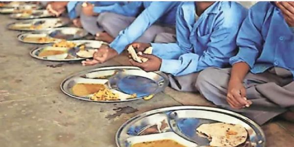 टिटंबा आश्रमशाळेतील विषबाधाप्रकरणी अखेर 6 जणांविरोधात गुन्हा दाखल