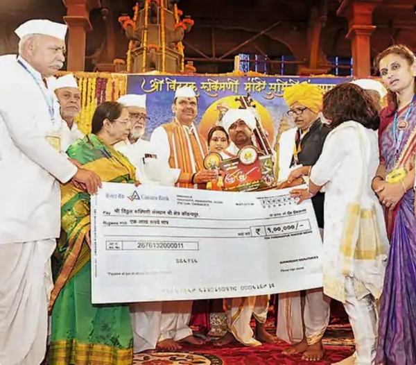 कौंडण्यपूरच्या विठ्ठल मंदिर संस्थानला प्रथम क्रमांक:मुख्यमंत्री फडणवीस यांच्या हस्ते ‘श्री विठ्ठल निर्मल दिंडी पुरस्कार2026'' प्रदान कौंडण्यपूरच्या विठ्ठल मंदिर संस्थानला प्रथम क्रमांक:मुख्यमंत्री फडणवीस यांच्या हस्ते ‘श्री विठ्ठल निर्मल दिंडी पुरस्कार2026'' प्रदान