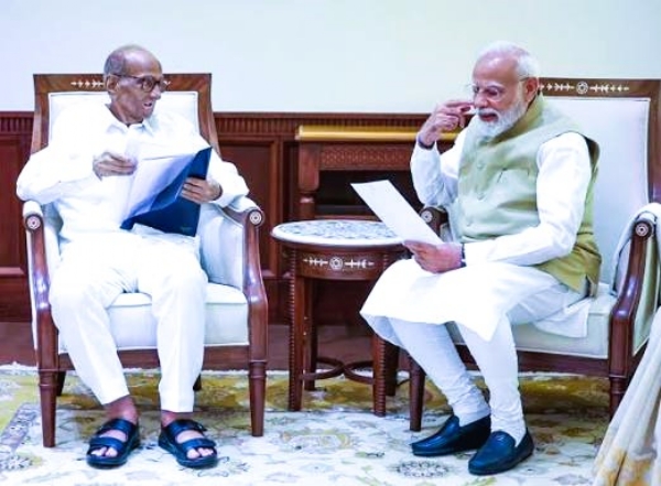शरद पवार आणि मोदींच्या भेटीचा संग्रहित फोटो
