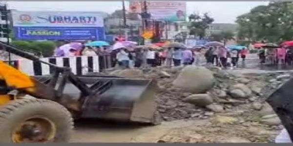 उत्तराखंडमध्ये मुसळधार पावसामुळे हाहाकार; चारधाम यात्रा दोन दिवसांसाठी स्थगित