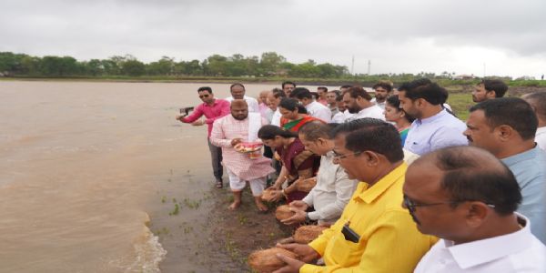 गंगापूर धरणावर महापौरांच्या हस्ते जलपूजन