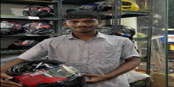 अमरावती शहरात चौका-चौकांत हेल्मेटची विक्री
